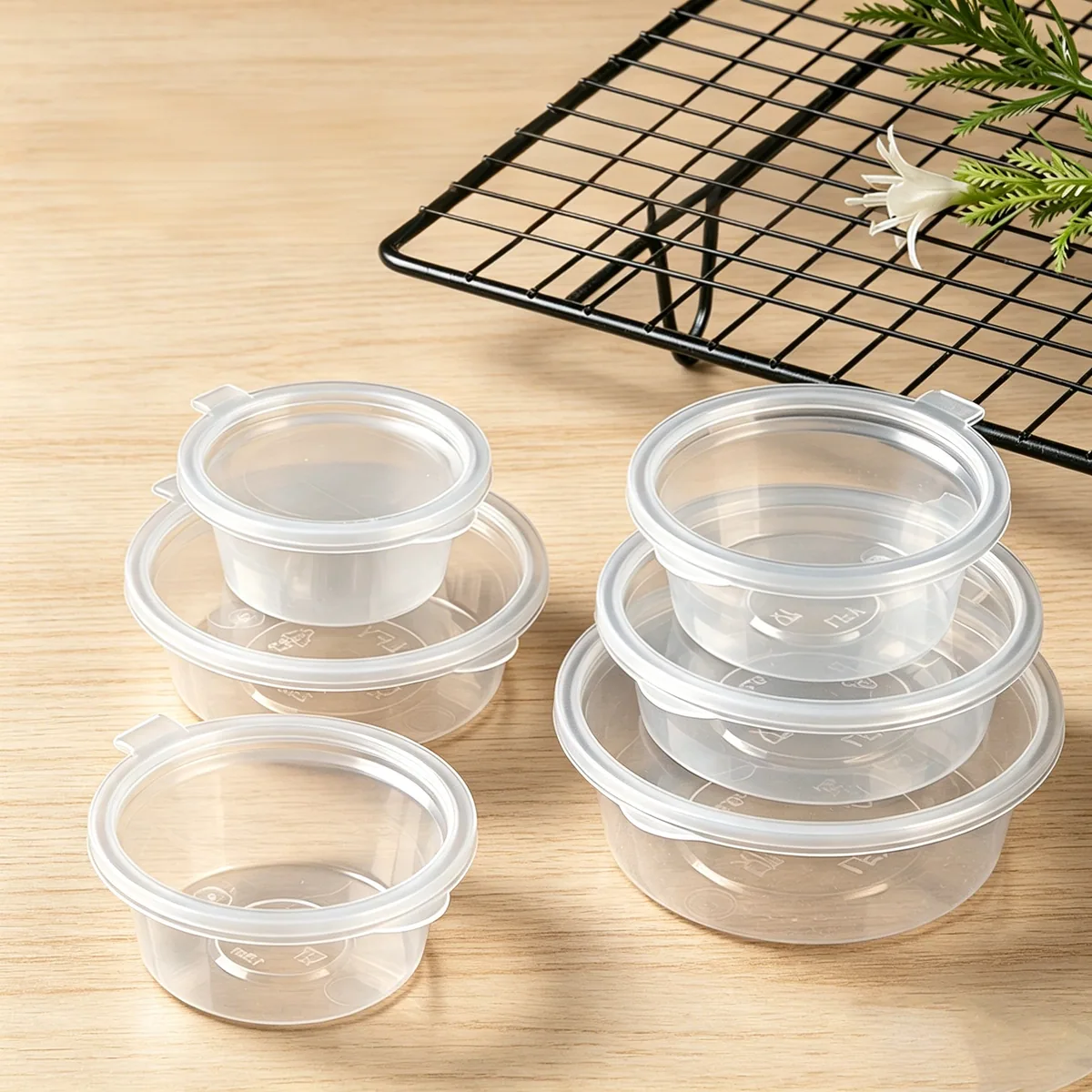 Round plastic sauce cups with lids for disposable condiment containers
