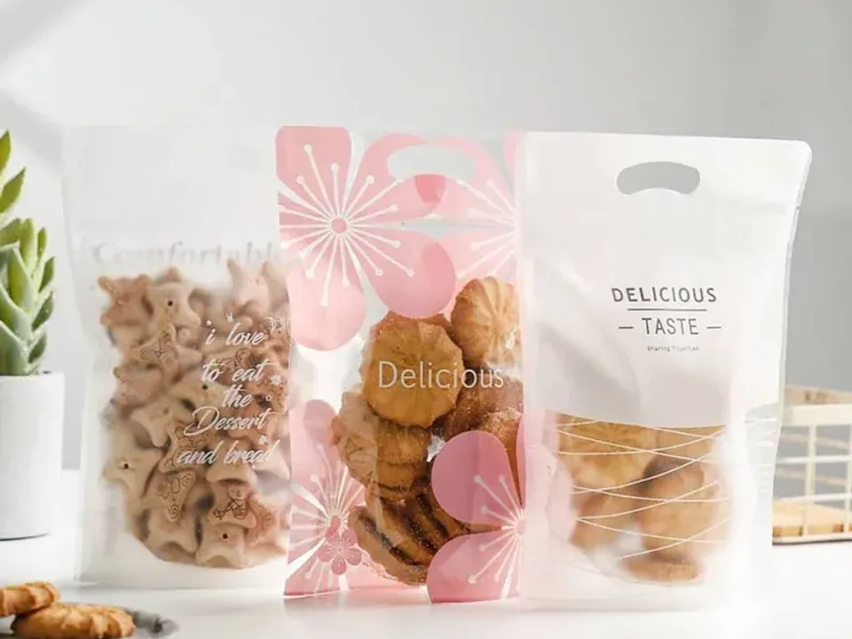 Custom flexible packaging pouches for food products